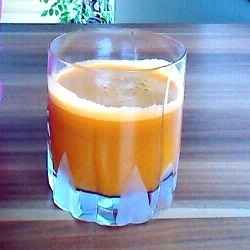 Carrot and apple juice with a little bit of cinnamon